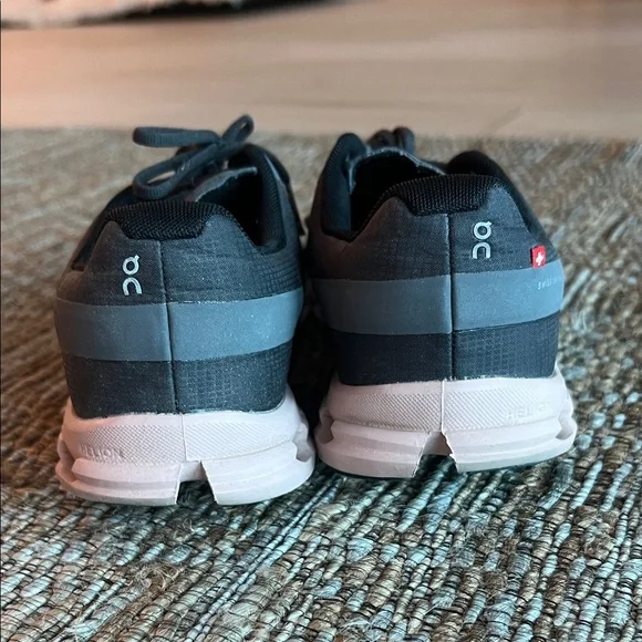 On Clouds Women's Gray Running Shoes - Picture 3 of 3